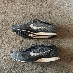 Nike Flyknit Racer Oreo 2